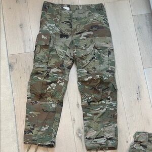 U.S. Army Hot Weather Trousers- Size Medium-Short